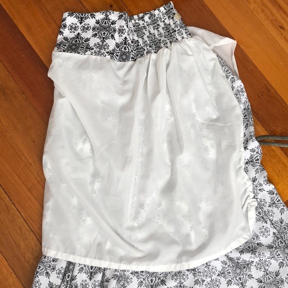 N.y.L.a Black Print on White Flowing Rayon Skirt - Picture 9 of 9